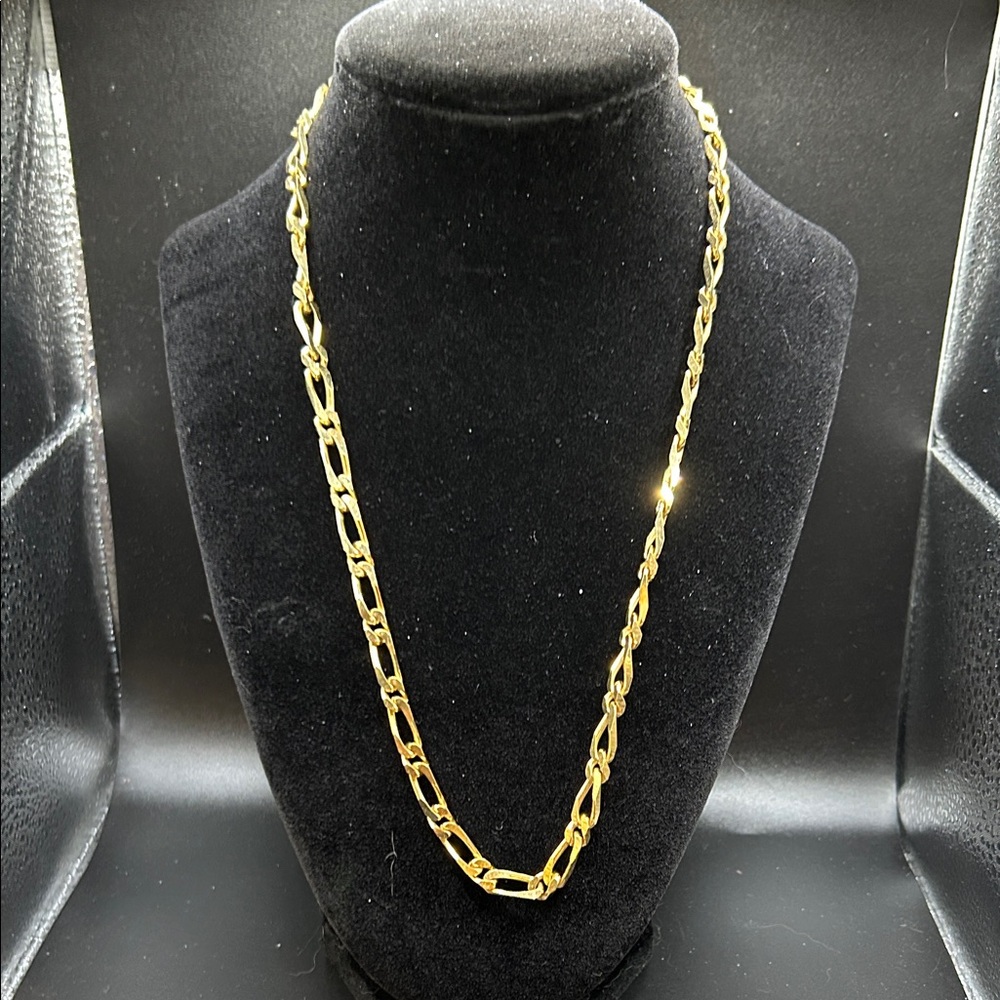 Vintage Monet oval link chain necklace. Great condition. 10”